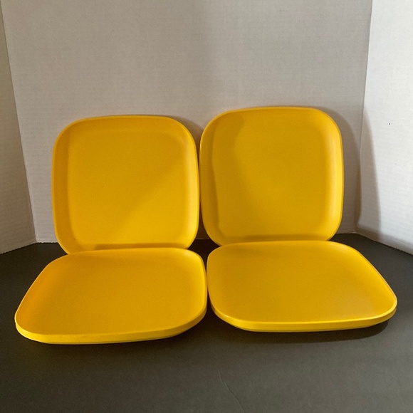 Tupperware Dining Vintage Yellow Tupperware Picnic Plates Poshmark